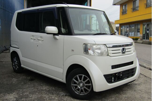 軽自動車から大型車まであらゆる車の整備が自社工場で出来ます。車検・点検・整備などアフターフォローもお任せ下さい。