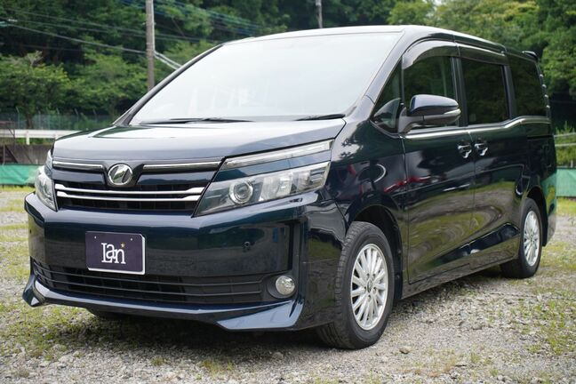 深緑色で他車とあまりかぶらないデザイン、目立つ傷も少なく綺麗な状態です！