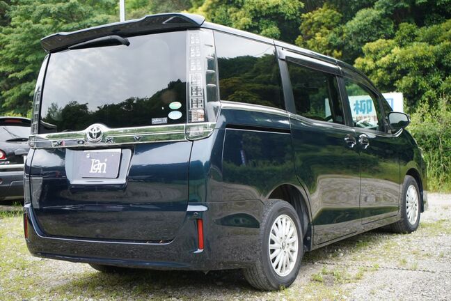 深緑色で他車とあまりかぶらないデザイン、目立つ傷も少なく綺麗な状態です！