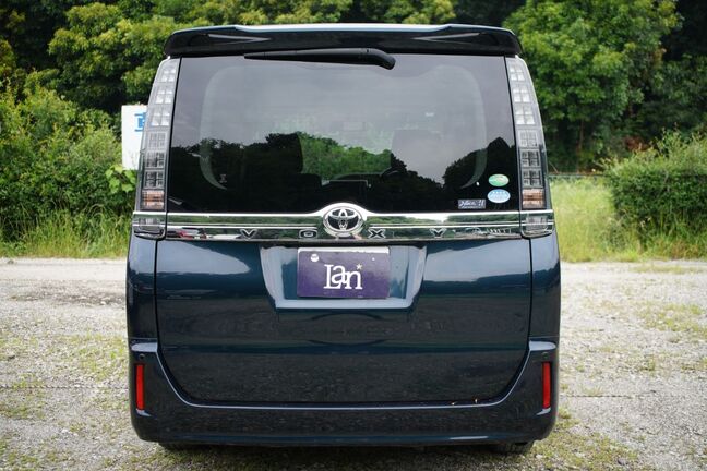 深緑色で他車とあまりかぶらないデザイン、目立つ傷も少なく綺麗な状態です！