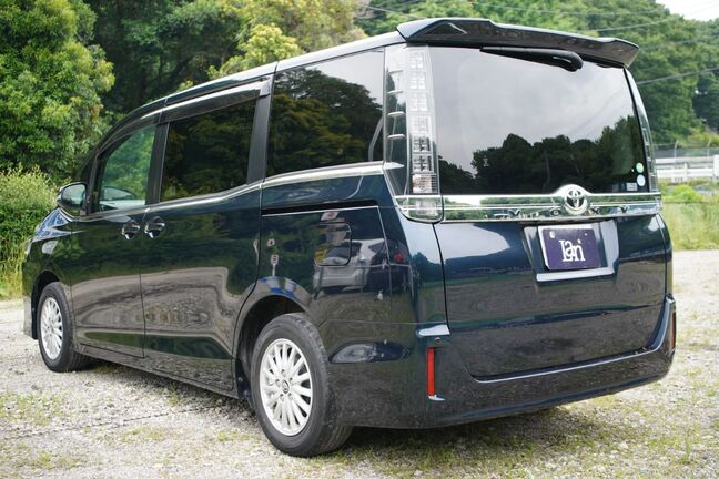 深緑色で他車とあまりかぶらないデザイン、目立つ傷も少なく綺麗な状態です！