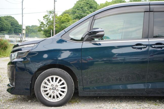 深緑色で他車とあまりかぶらないデザイン、目立つ傷も少なく綺麗な状態です！