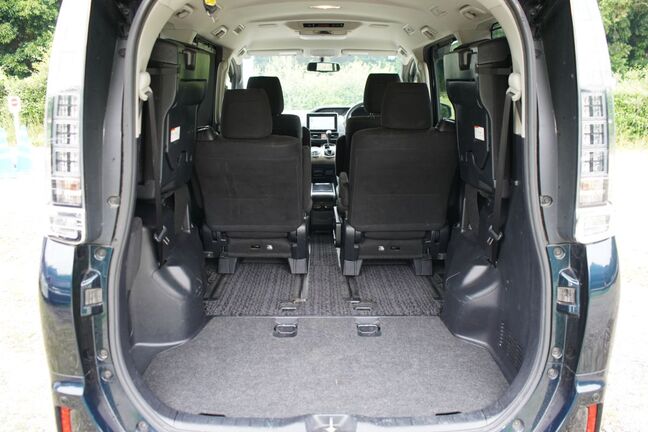 3列目シートを上げることで広々区間、大きな荷物も収納可能！