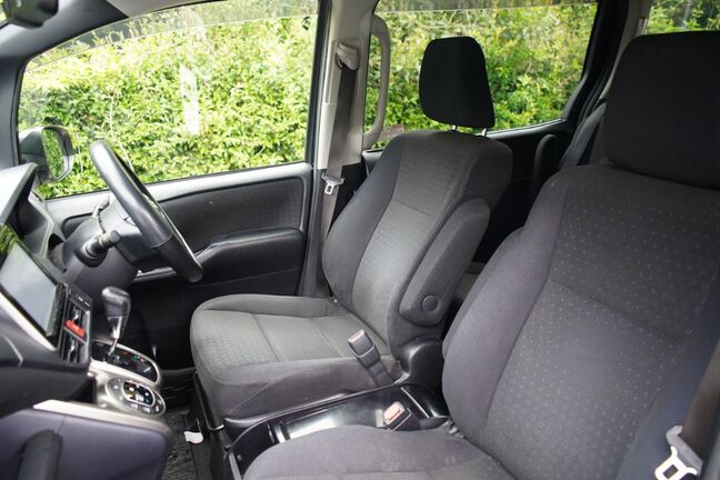 シミ、目立つ汚れ等なく綺麗な状態です！