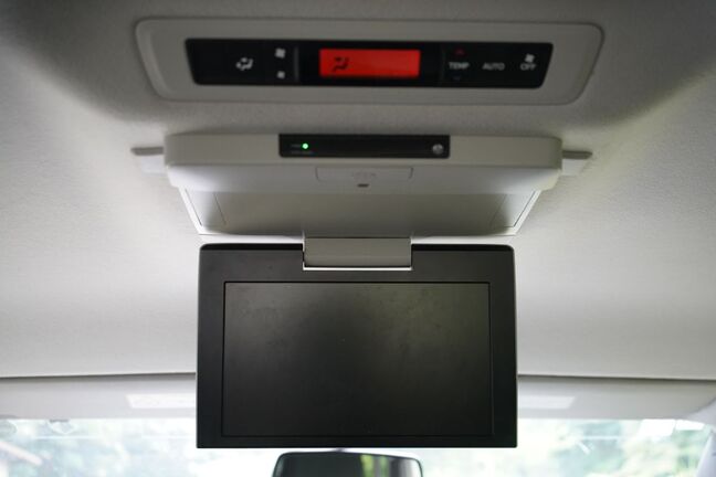 後席モニター付き！後席の人もTV等鑑賞可能！