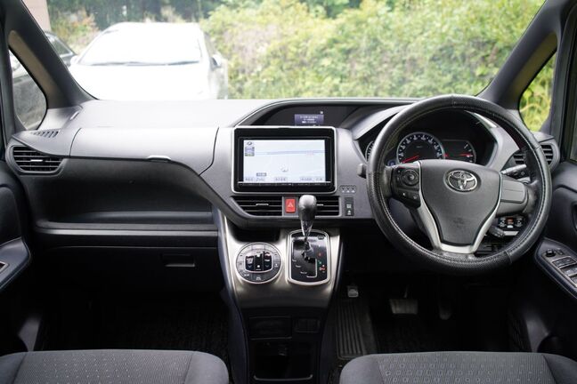 走行距離の割には汚れ、傷等少なく綺麗なインパネ回りです！