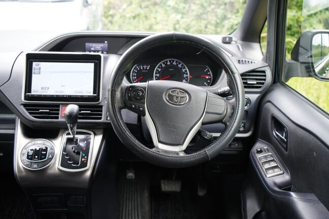 走行距離の割には汚れ、傷等少なく綺麗なインパネ回りです！