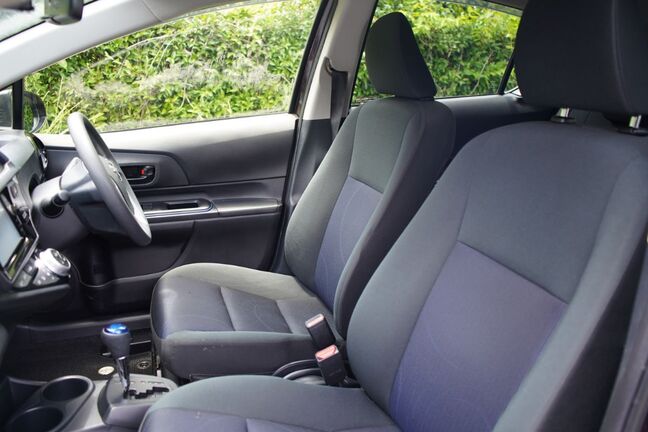 目立つ汚れ、穴開き等なく綺麗な状態です！