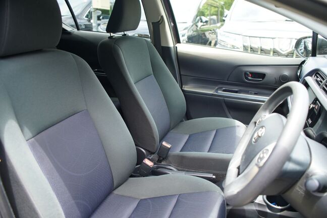 目立つ汚れ、穴開き等なく綺麗な状態です！