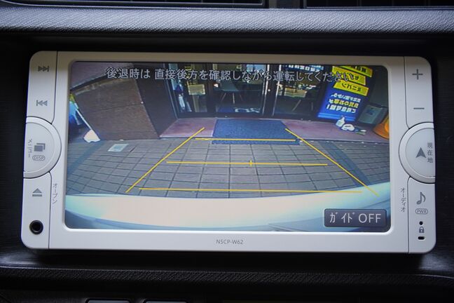 バックカメラ装備、後方確認も安心！