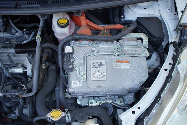 約5万キロの低走行車の為綺麗なエンジンルームになります！