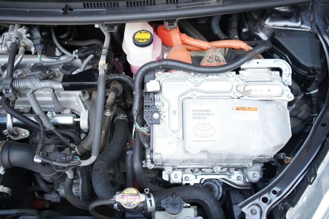 約6万キロの低走行車の為綺麗なエンジンルームです！
