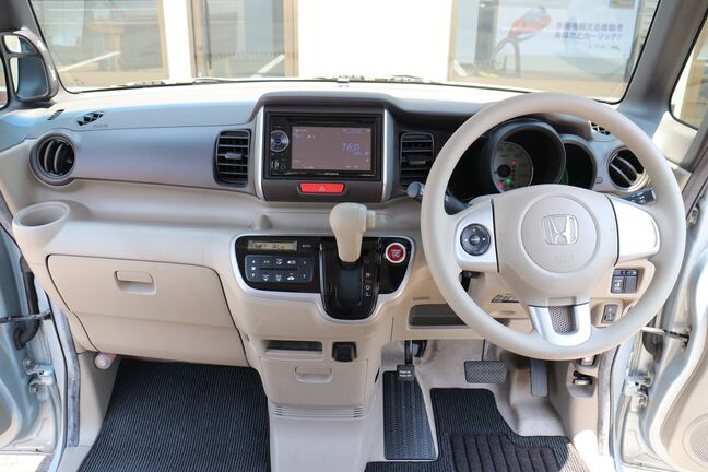 毎回座るフロントシート。運転席は必ず使用する部分ですので、座り心地が重要です！