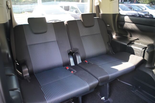 3列目もありますので大人数での移動も可能！