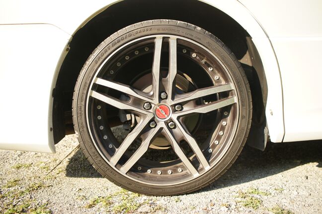 社外19AWインチホイール装備！