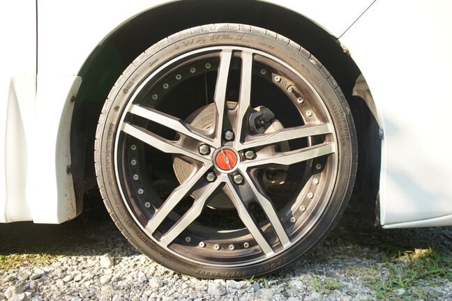 社外19AWインチホイール装備！