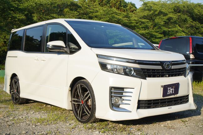 人気色白色ボディでTRDフルエアロ！