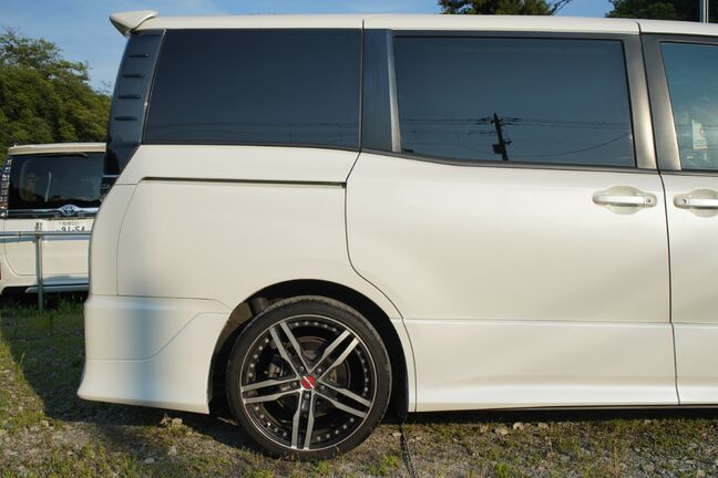 人気色白色ボディでTRDフルエアロ！