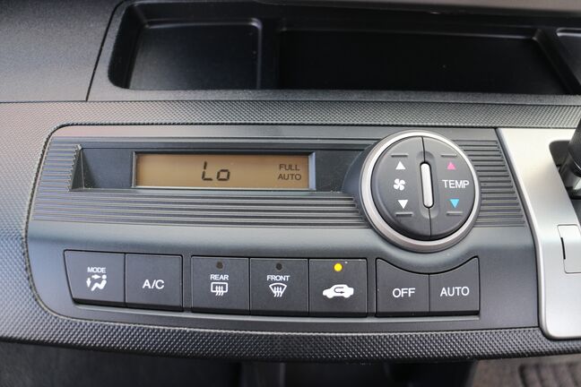 気温に合わせて直感的に操作することで、車内をいつでも快適に保てます。