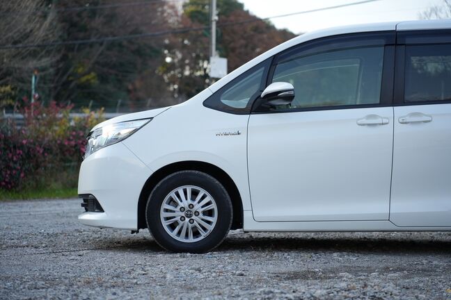 人気色の白色ボディ、左側面大きな目立つ傷もなく綺麗な状態です！