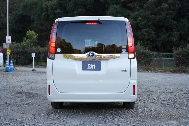 リアの灯火類も傷や汚れ等なく見やすくなっております