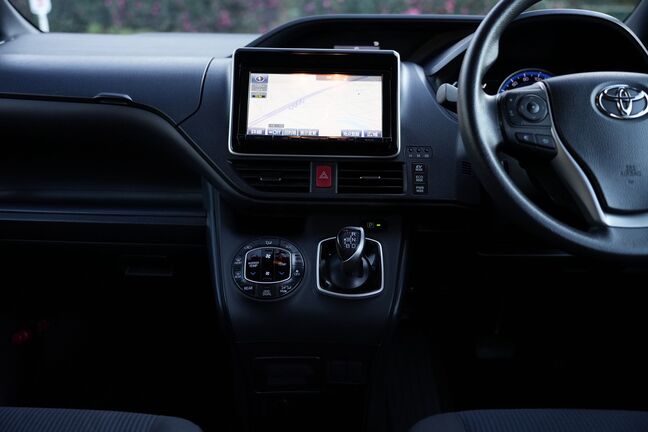 頻繁に手の触れるモニター周りも清潔に保たれており使用感が感じられません。