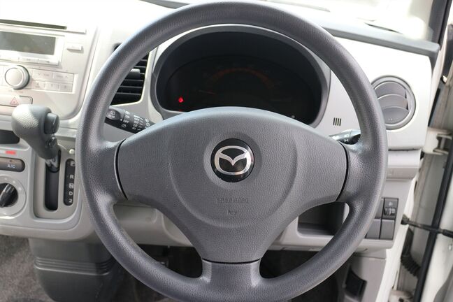 ハンドルの状態が悪いと運転に集中できませんよね。こちらの車、お気軽にお問い合わせください。