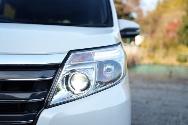 ヘッドライトにも汚れひび割れ等ございません
明るいライトですので夜間の運転も安心できます