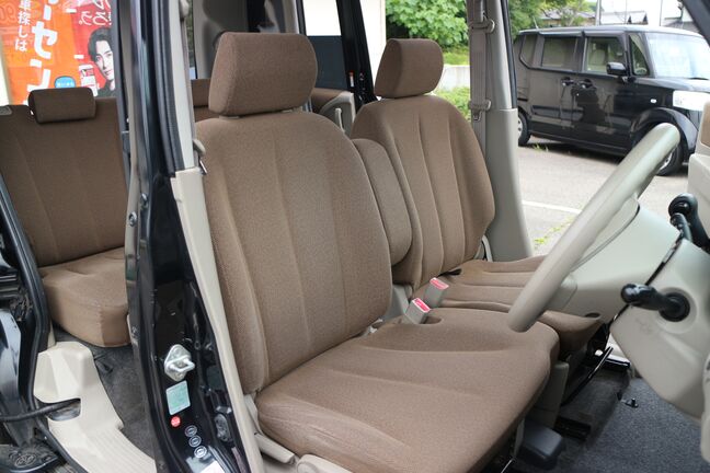 運転席シート廻りは使用感も少なく、良好な状態となっています。丁寧に使われていたことが良くわかりますね。