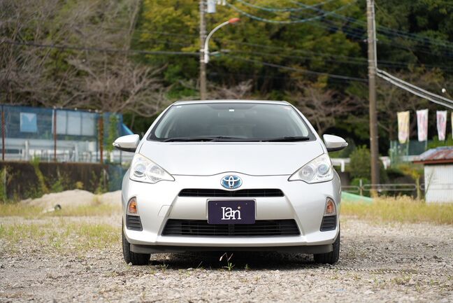 ハイブリッド車で実用性と低燃費性を重視したお車です！【アクア】