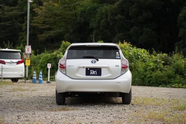 ドアキー連動パワードアロック（バックドア連動）付きなので荷物を乗せたり降ろしたりした後の施錠も便利！【アクア】