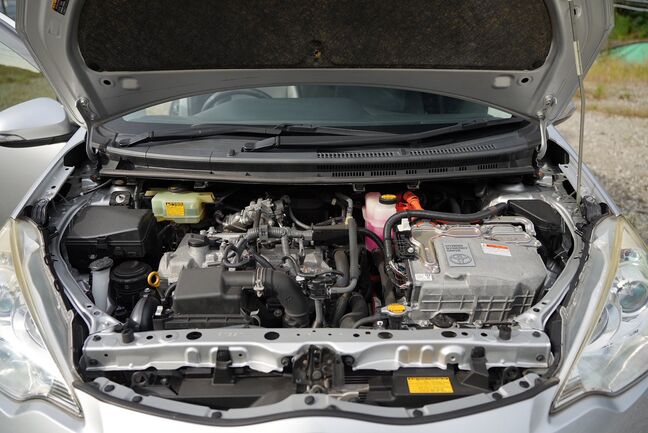 モーター走行中はほぼ無音！街中・住宅街でも静かで快適です！ハイブリッドの魅力のひとつでもあります！【アクア】