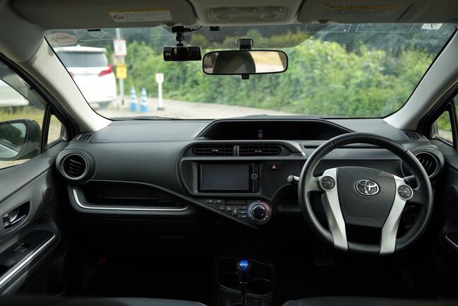 黒基調で統一されていてシンプルでかっこいいインパネ回り！【アクア】