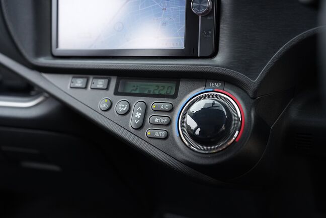 黒基調で統一されていてシンプルでかっこいいインパネ回り！【アクア】