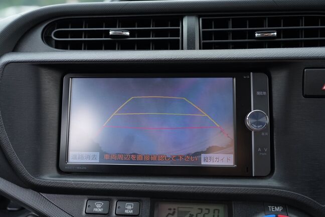 駐車に便利なバックカメラ付き！【アクア】