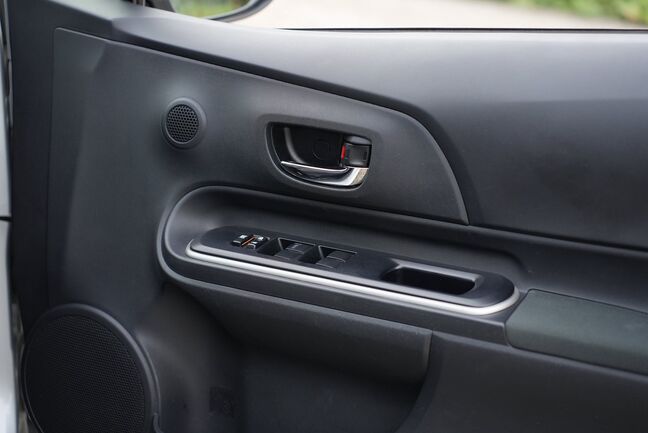 黒基調で統一されていてシンプルでかっこいい車内空間！【アクア】