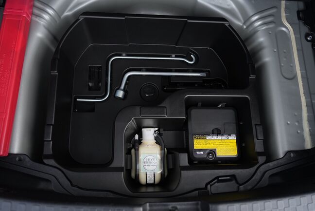 タイヤパンク修理キットは常備されています！【アクア】