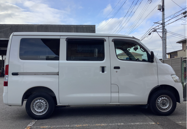 両側スライドドアなので乗り降りも楽々