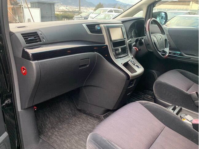 【友達追加の方法②】車両画像の2枚目のQRコードをLINEで読み込んで友達追加できます。