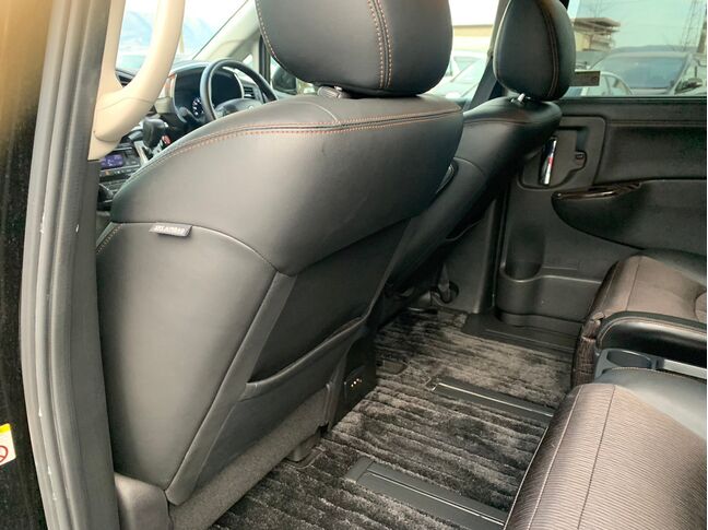 【友達追加の方法②】車両画像の2枚目のQRコードをLINEで読み込んで友達追加できます。