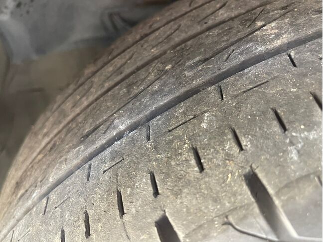 【友達追加の方法②】車両画像の2枚目のQRコードをLINEで読み込んで友達追加できます。