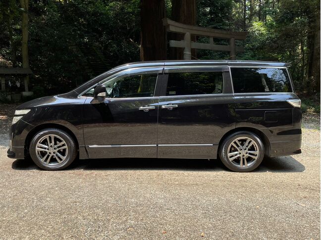 【お車探し】お客様のご要望に応じて、仕入れのプロがお客様と一緒にご希望のお車をお探しさせて頂くサービスをご提供しています。ご遠慮なくお申し出ください。