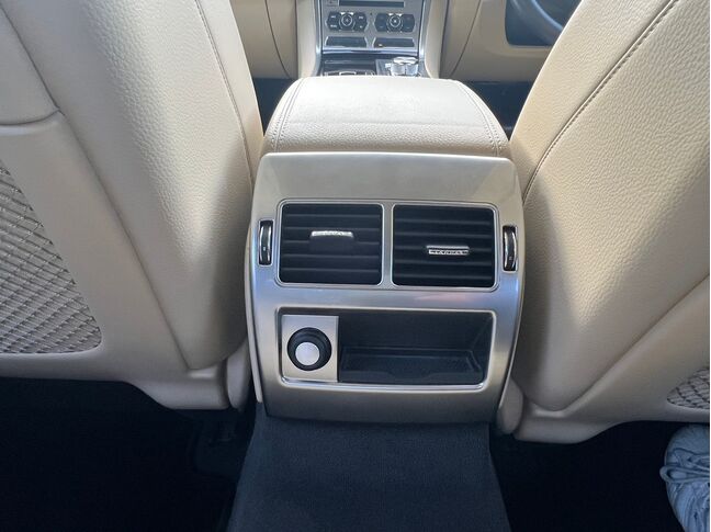 【お車探し】お客様のご要望に応じて、仕入れのプロがお客様と一緒にご希望のお車をお探しさせて頂くサービスをご提供しています。ご遠慮なくお申し出ください。