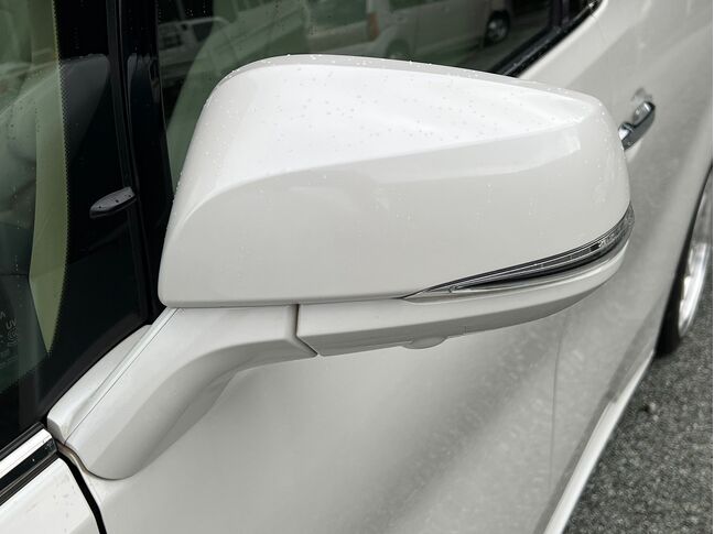 【友達追加の方法②】車両画像の2枚目のQRコードをLINEで読み込んで友達追加できます。