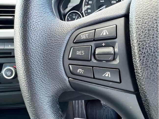 【友達追加の方法②】車両画像の2枚目のQRコードをLINEで読み込んで友達追加できます。