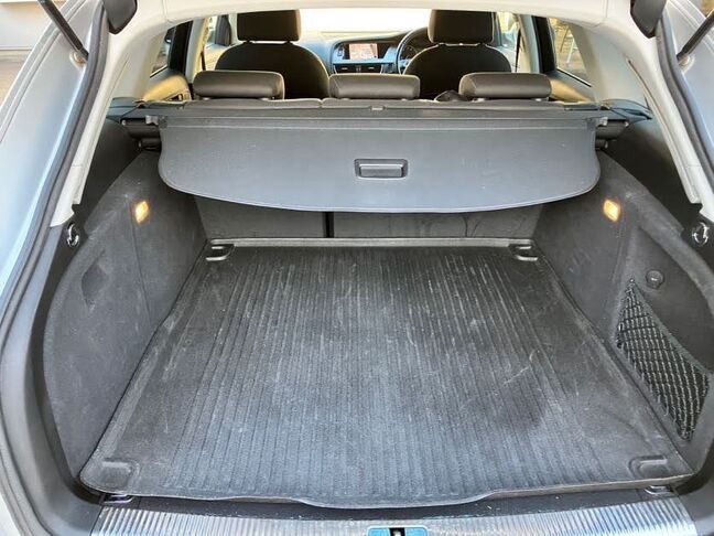 ゴルフバック余裕で乗ります