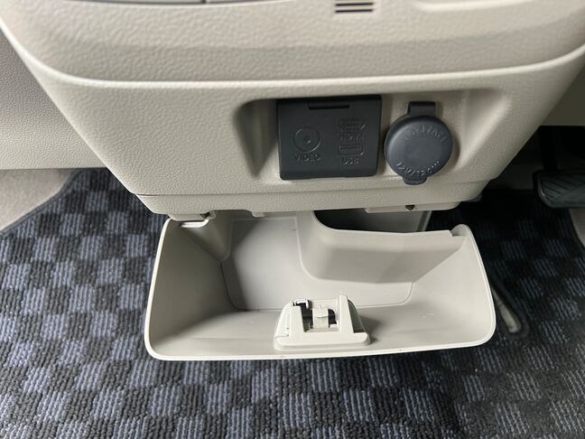 内外装美車、価格が安くても一切手抜きは致しません。全車整備、点検渡しにて安心、安全をお届け致します。