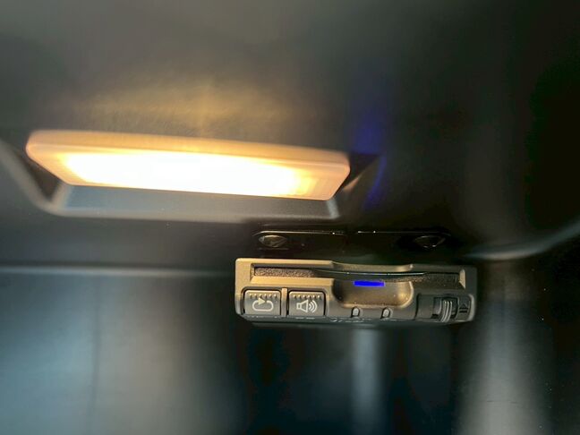 【友達追加の方法②】車両画像の2枚目のQRコードをLINEで読み込んで友達追加できます。