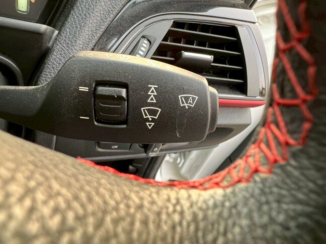 【お車探し】お客様のご要望に応じて、仕入れのプロがお客様と一緒にご希望のお車をお探しさせて頂くサービスをご提供しています。ご遠慮なくお申し出ください。