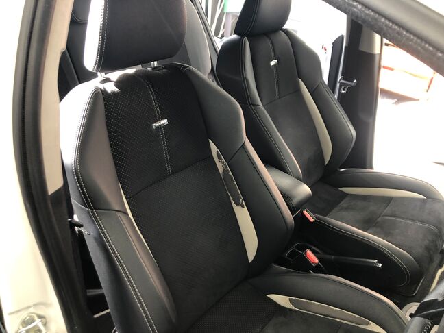 特別使用車G's◎　大画面ナビ◎　　カッコイイハイブリッド(*´▽｀*)　　　　　　　　　　　　　　　　　　　　　　　　　　
　　　　　　　　気になる方はお気軽に問い合わせください♬